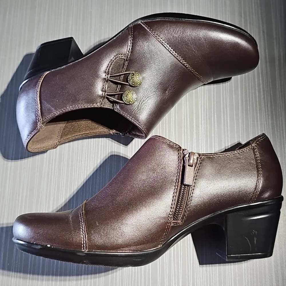 Clarks Women's Emslie Warren Slip On Loafer Brown Leather Size 7.5M‎ EUC